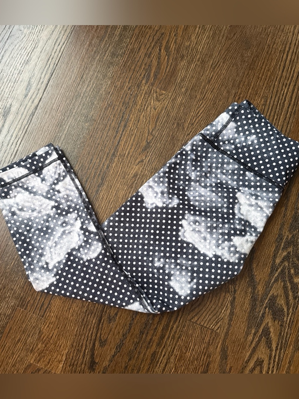 Lululemon Wunder Under Cloud and Polka Dot Pattern Black and White Cropped 6